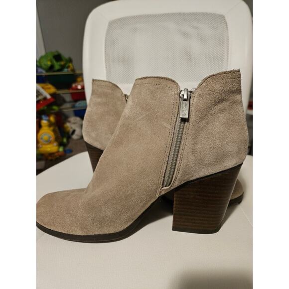 Kenneth Cole Reaction Mightiest Taupe Suede Bootie size 9 - Picture 2 of 9